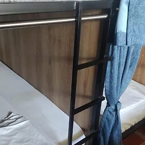 https://la-familia-hostel.colombiamedellinhotels.com